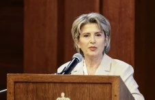 Весела Лечева към българските спортисти: Не позволявайте да ви използват в чужди сценарии