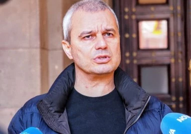 Костадин Костадинов и група негови привърженици блокираха входа на Министерски съвет