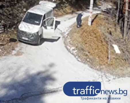 Шофьор превърна отбивка край Дедово в сметище, камера запечата безочието му