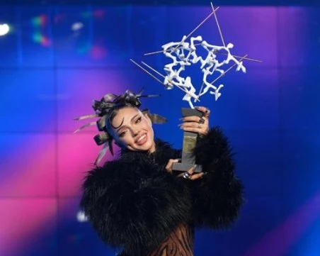 Дара представя България на 