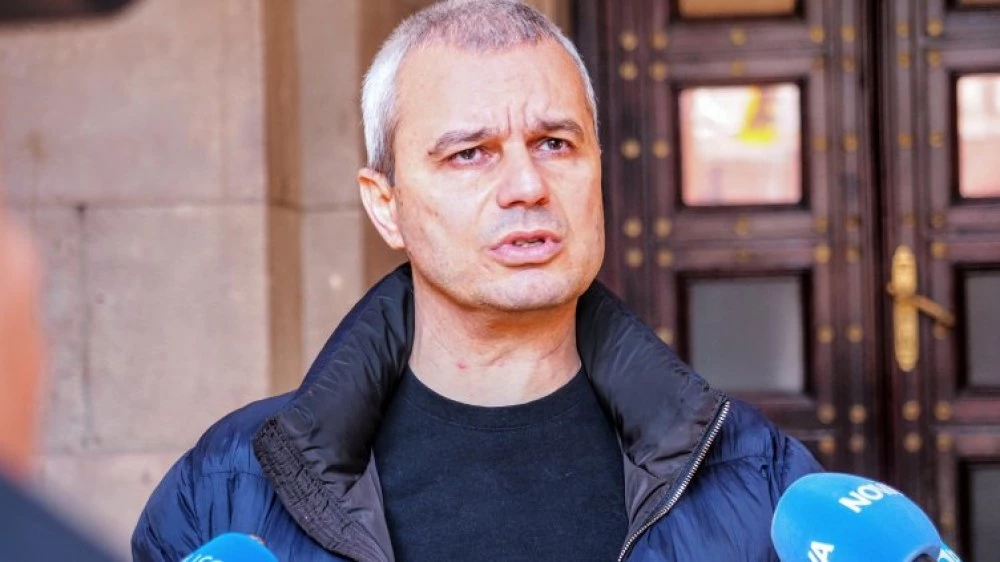 Костадин Костадинов и група негови привърженици блокираха входа на Министерски съвет