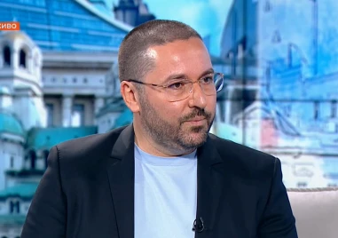 Бащата на Сияна влиза в политиката