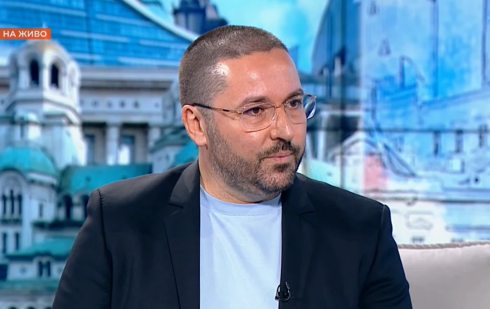 Бащата на Сияна влиза в политиката