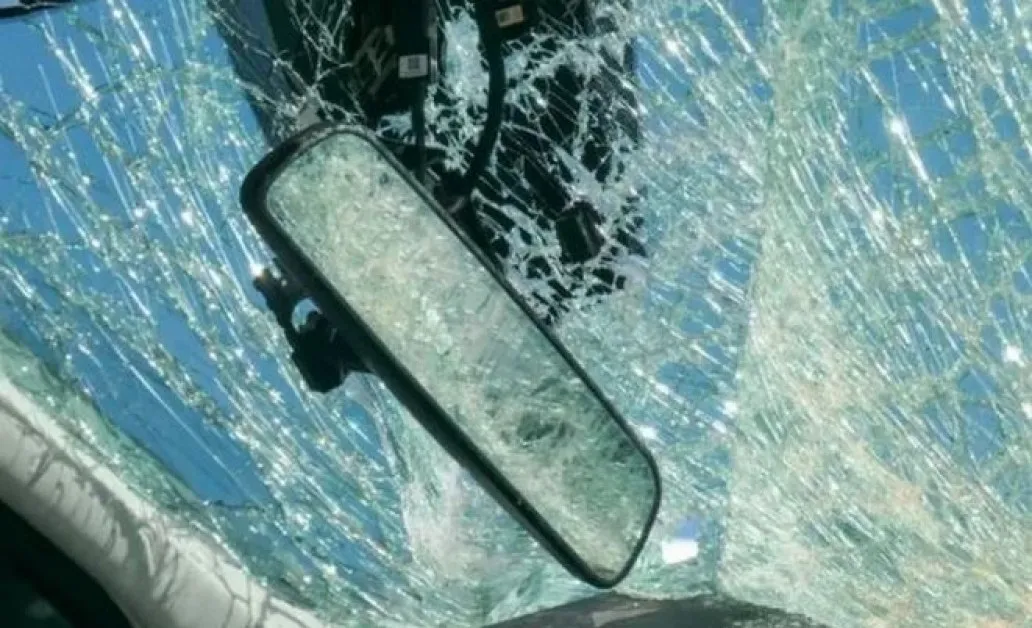 Пияна шофьорка хвърли колата си в дълбоко дере