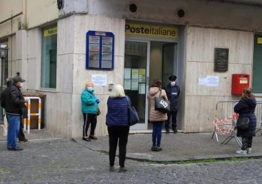 Отново изплащат по-късно пенсиите