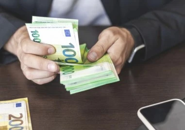 Жител на Самоков плати данъци с фалшиви 200 евро