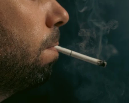 Млад мъж почина след пушене на цигара, напоена с „друсан чай