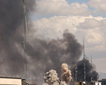 Напрежение в Кувейт: Дим над посолството на САЩ и разбил се изтребител