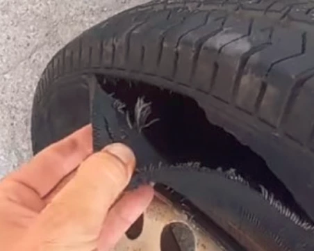 Вандали нарязаха гумите на паркирани автомобили в Асеновград, полицията разследва случая