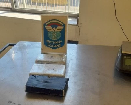 Задържаха 3 пакета кокаин за над 293 хил. евро на Капитан Андреево