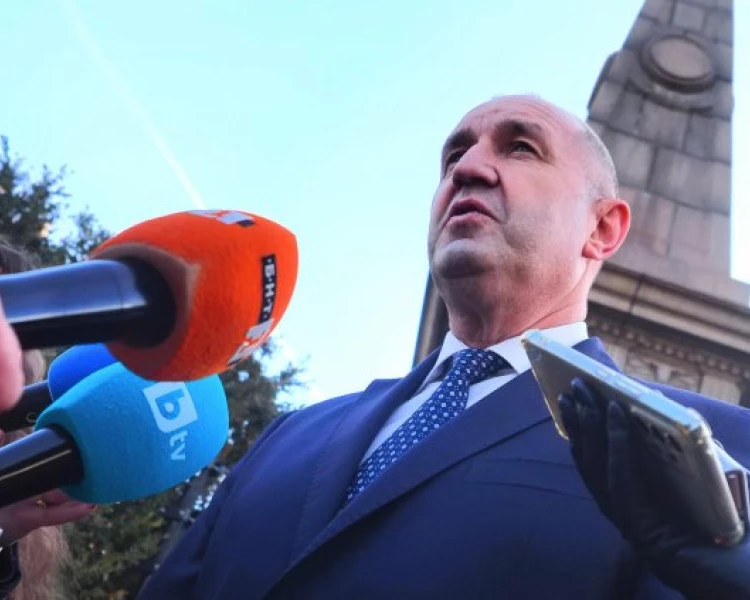 Румен Радев се регистрира в ЦИК с коалиция 