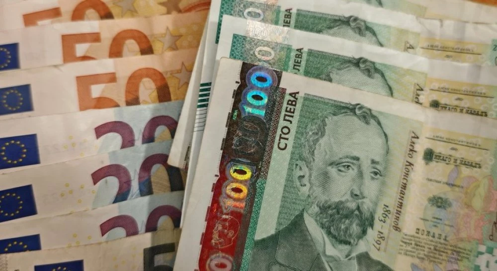 България успешно приключи прехода към еврото