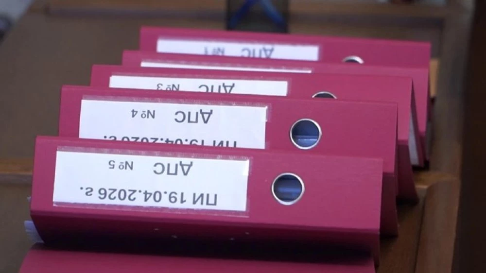 ДПС се регистира в ЦИК, Пеевски бил у нас и в добро здраве