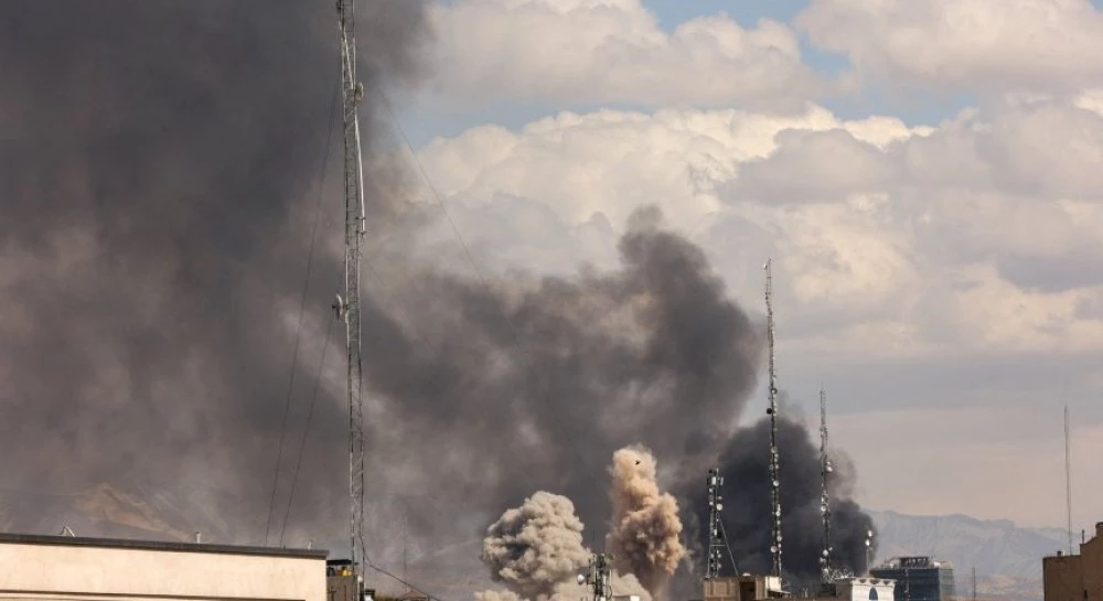 Напрежение в Кувейт: Дим над посолството на САЩ и разбил се изтребител