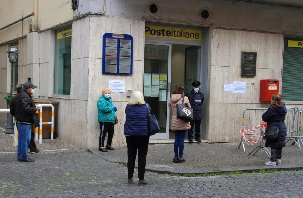 Отново изплащат по-късно пенсиите