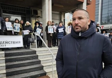 Бащата на Сияна подкрепи майката на Митко и призова за оставка на Васил Костадинов