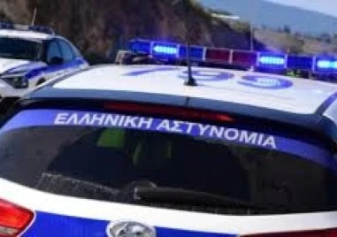 Гръцката полиция залови 11 мигранти и предполагаем трафикант