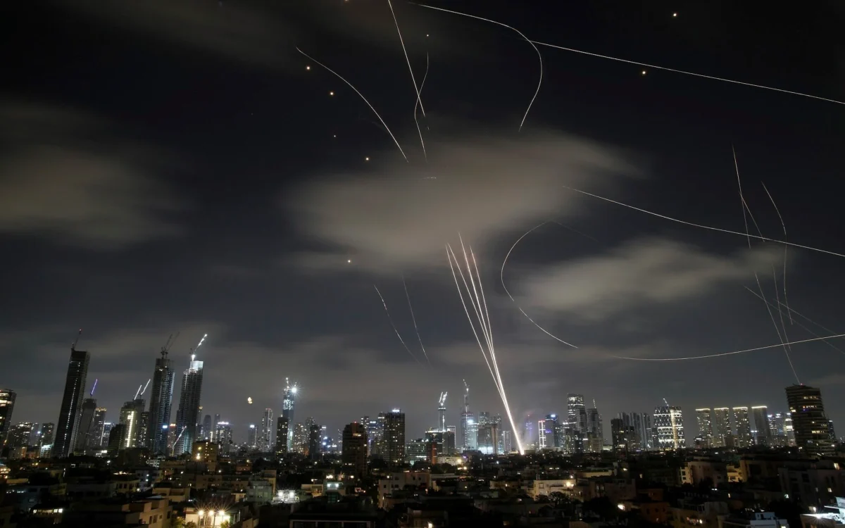 Израелската армия обяви, че атакува едновременно Техеран и Бейрут