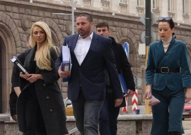 Коалицията „Сияние, представлявана от Николай Попов, се регистрира в ЦИК за изборите