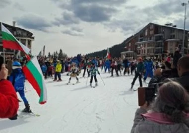 Пистите в Пампорово се напълниха от скиори в носии и трибагреници