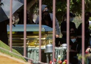 Погребаха в златен ковчег мексиканския наркобарон Ел Менчо