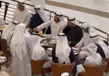 Президентът на ОАЕ и престолонаследникът на Дубай пият кафе, когато системите им хващат ирански дрон