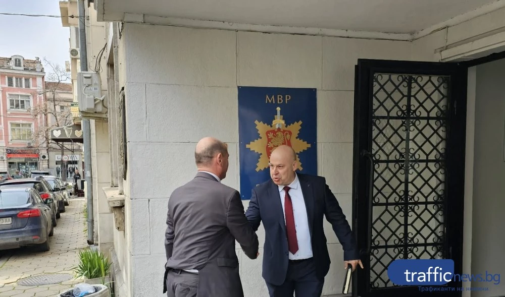 Майката на убития Митко: Подигравка! Протест срещу Васил Костадинов