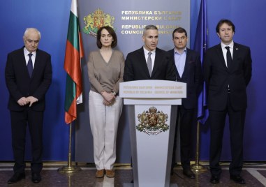 Властта реши: Праща самолети за евакуация на български граждани в Оман