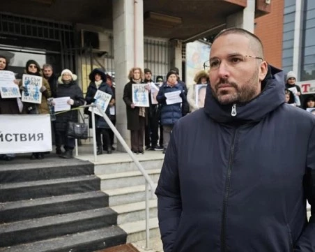 Бащата на Сияна подкрепи майката на Митко и призова за оставка на Васил Костадинов