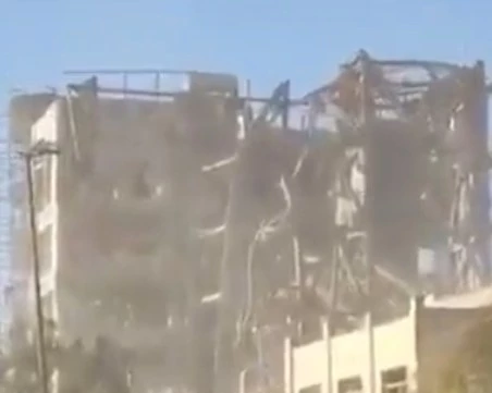 Израел нанесе удари по сградата, в която избираха новия аятолах на Иран