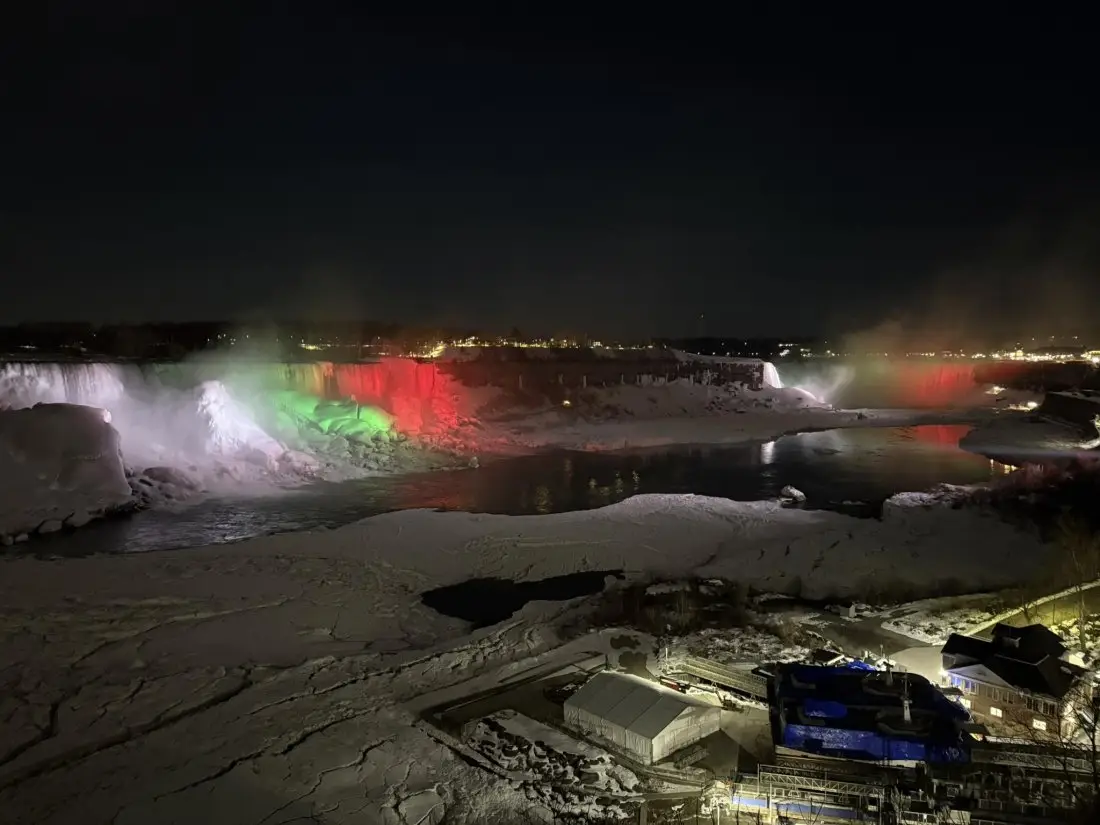 Канада поздравява България с трибагреника ни на Ниагарският водопад