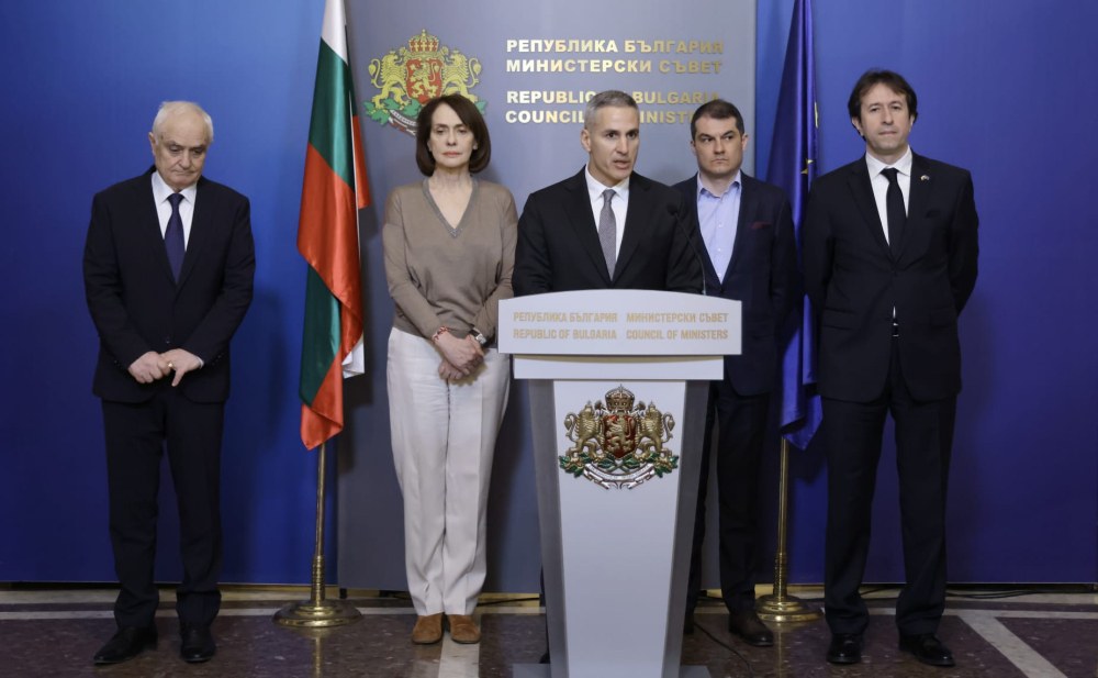 Властта реши: Праща самолети за евакуация на български граждани в Оман