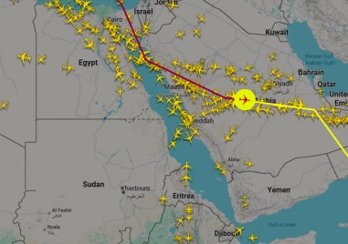 Кацна първият самолет с евакуирани българи от Близкия изток
