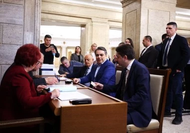 ПП-ДБ се регистрираха за изборите на 19 април