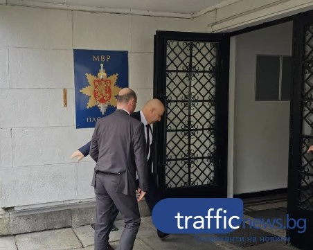 Металната врата на МВР: Символът на страха на Васил Костадинов