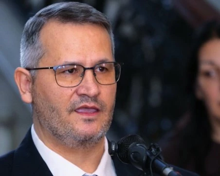 Министър Христанов за опита на депутати да влязат в кабинета му: 