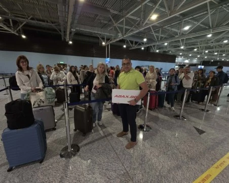 Първият полет с българи от Дубай се очаква да кацне във Варна днес