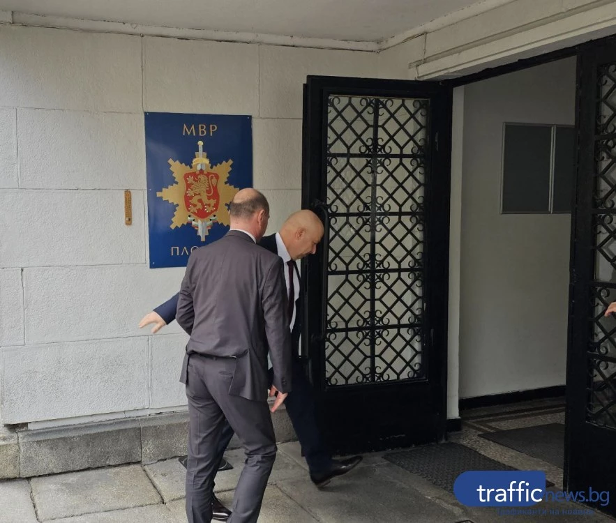 Металната врата на МВР: Символът на страха на Васил Костадинов