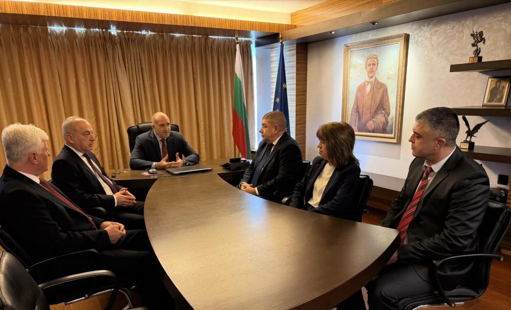 Новият проект на Радев: Нещо старо, нещо жълто и нещо откраднато