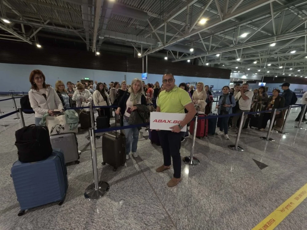 Първият полет с българи от Дубай се очаква да кацне във Варна днес