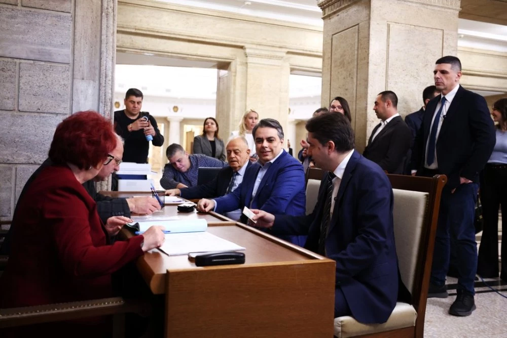 ПП-ДБ се регистрираха за изборите на 19 април