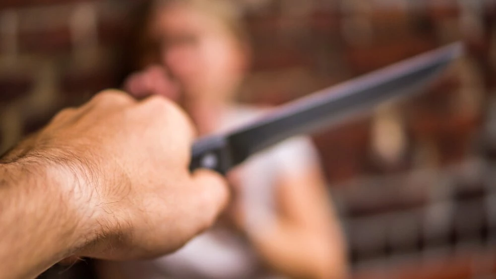 Задържаха софиянец, опрял нож във врата на приятелката си