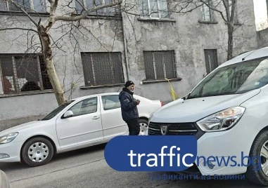 На косъм от трагедия: Мъж преследва шофьори за пари на възлов булевард в Пловдив