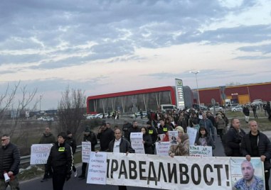 „Оставка!: Протестиращи затвориха Околовръстното срещу връщането на Васил Костадинов
