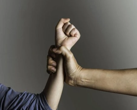 13-годишно момче е било системно малтретирано и връзвано в Лясковец