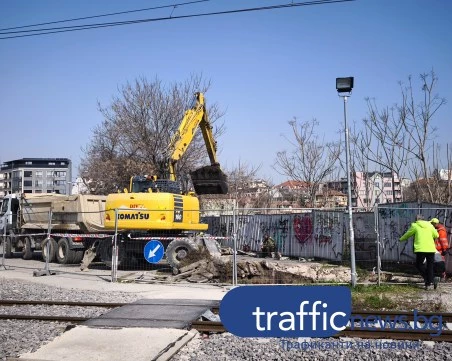 Изграждат западната кула на пасарелката зад Сточна гара, трябва да е завършена през лятото