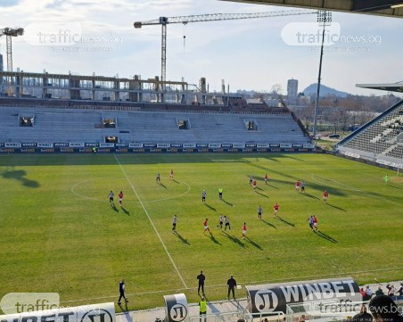 Локо записа една от най-големите си загуби на Лаута и допусна първо поражение за годината
