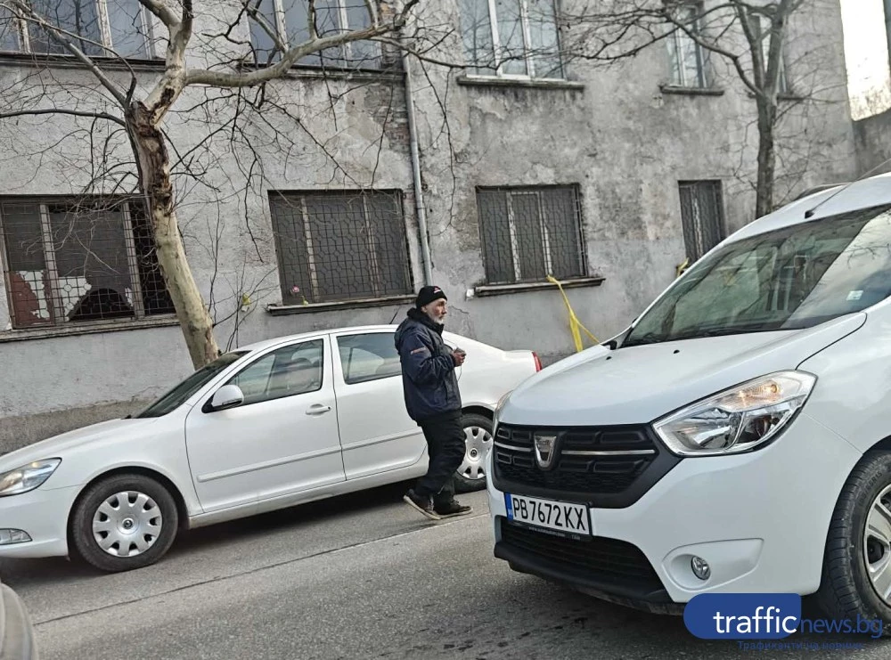 На косъм от трагедия: Мъж преследва шофьори за пари на възлов булевард в Пловдив