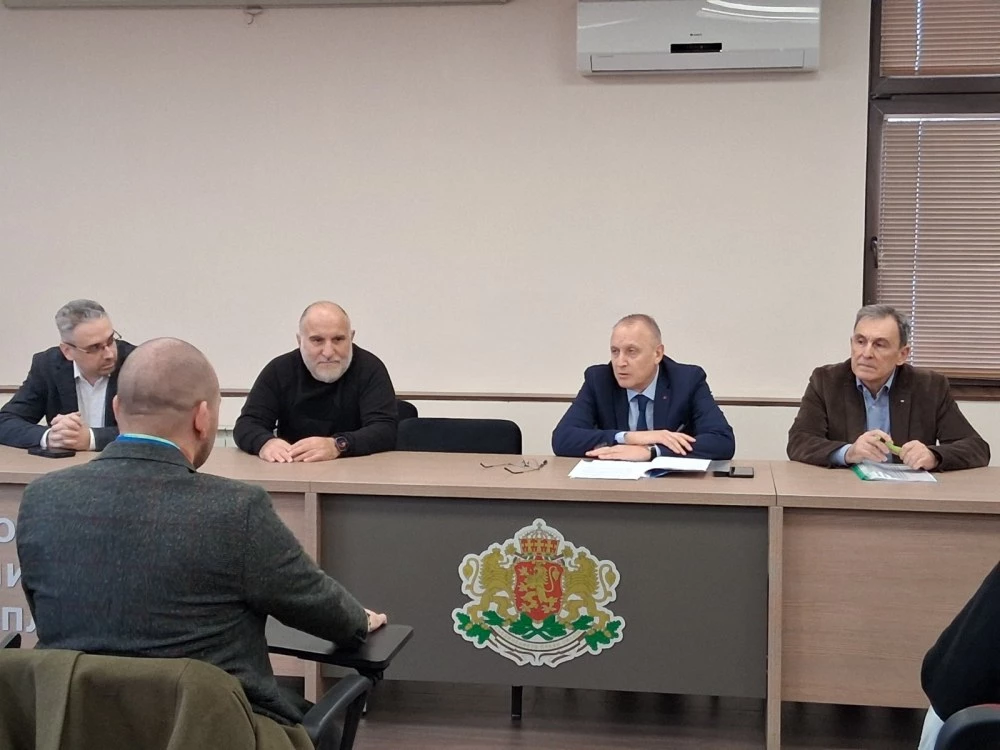 Областният управител проф. Попов се срещна с членовете на двете Районни избирателни комисии