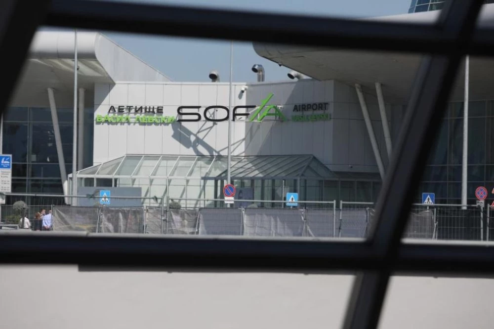 Задържаха млада жена от Непал, представила фалшив документ на софийското летище